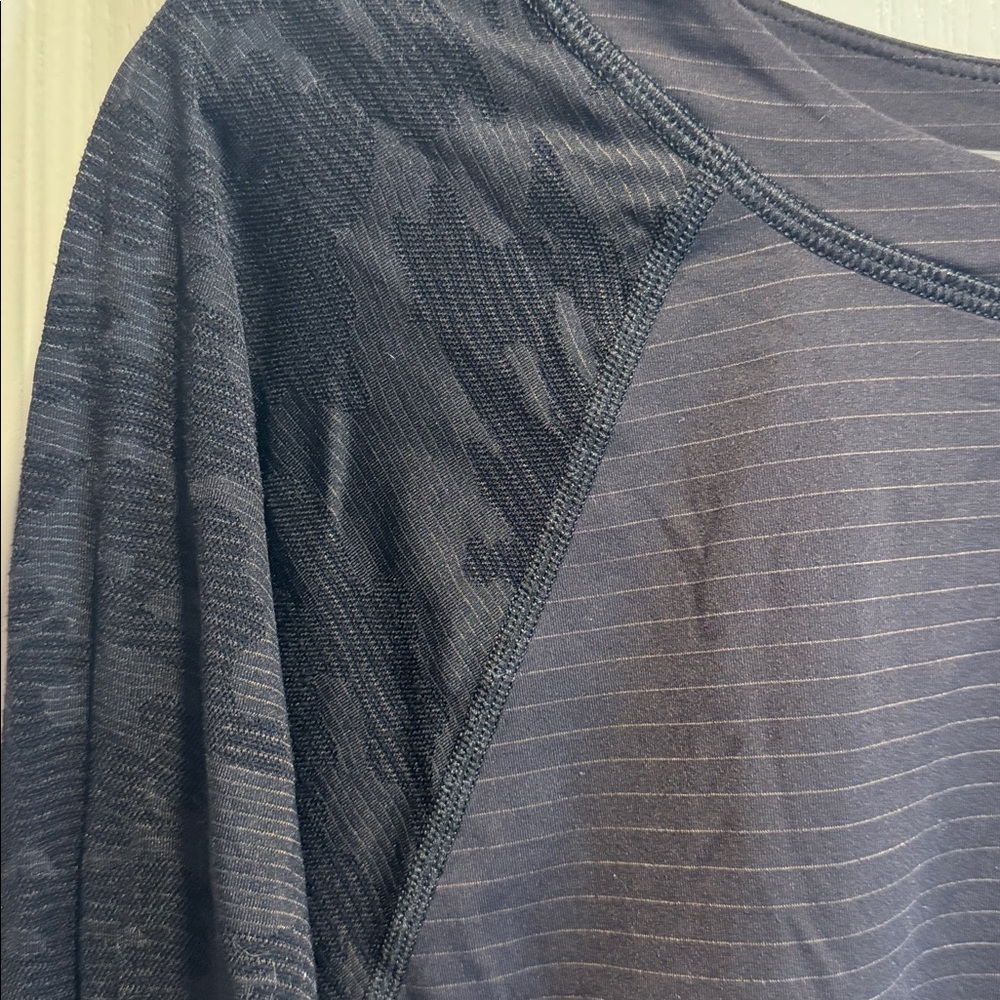 415-Lululemon Run For Days Long Sleeve
Black - Picture 8 of 11